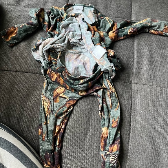 B 7   Ready Set Romper - Picture 4 of 5